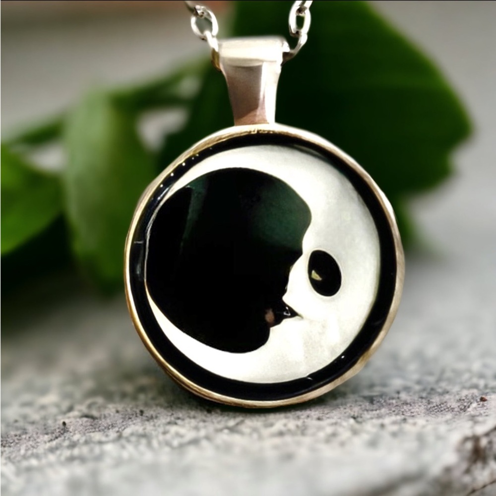 ⭐️CLEARANCE⭐️🆕 Vintage Style Halloween Moon Handcrafted Pendant Necklace